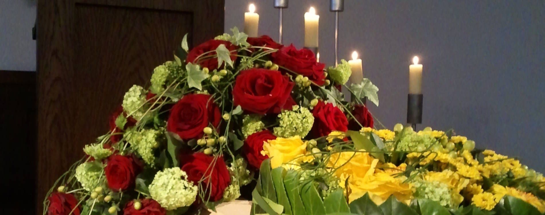 Sargschmuck - Blumenschmuck für eine Trauerfeier